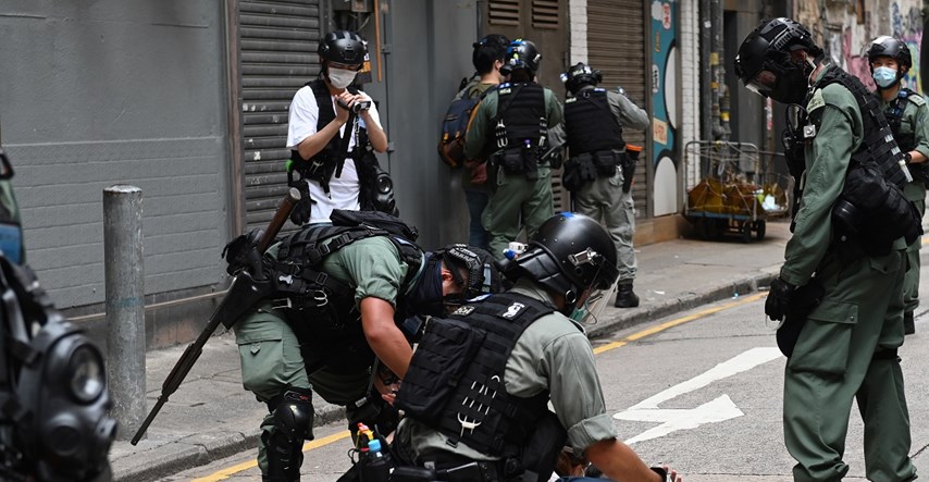 U Hong Kongu na prosvjedu zbog novog zakona o sigurnosti uhićeno 300 ljudi