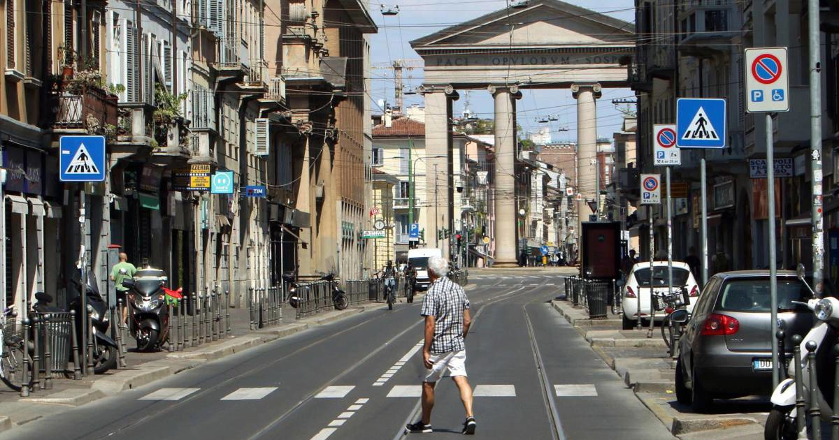Italija želi uvesti kazne za pješake koji koriste mobitel dok prelaze cestu