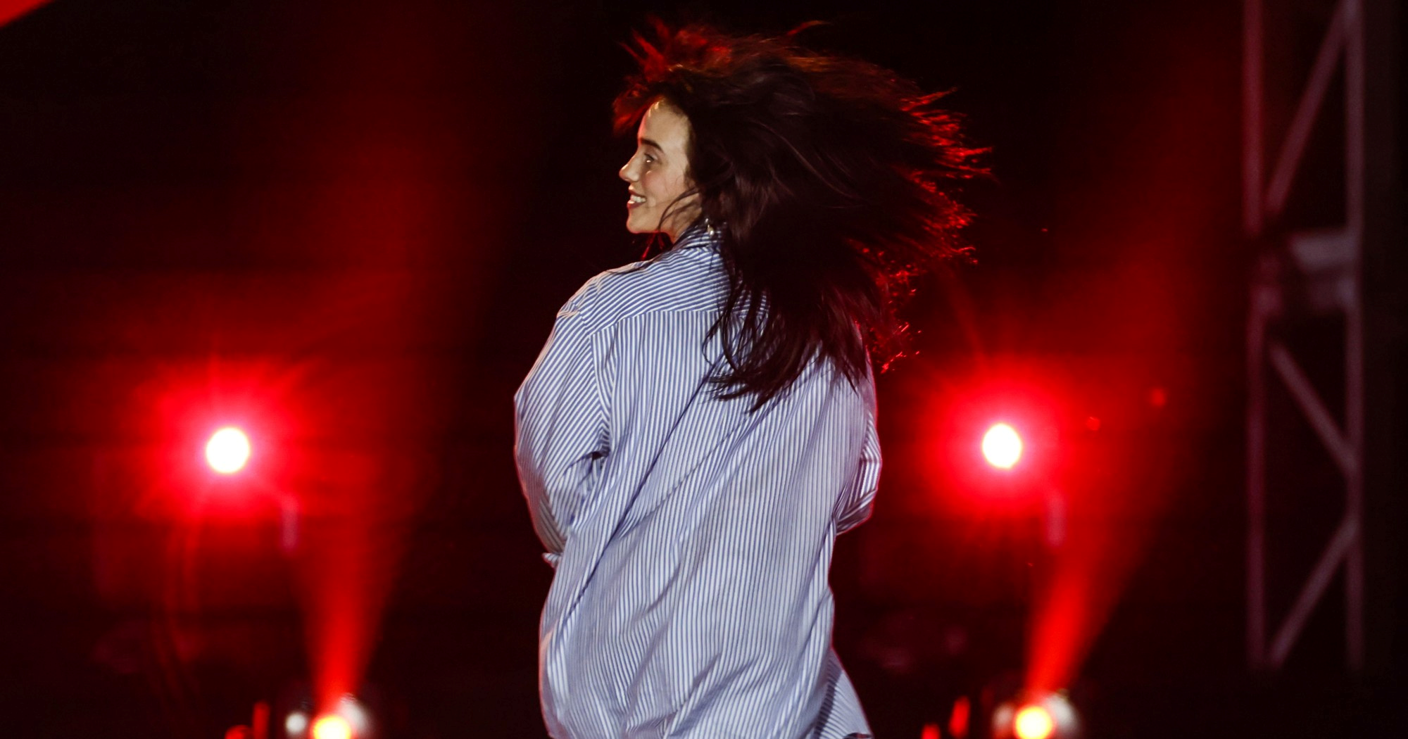 Incident u Miamiju: Obožavatelj povukao Billie Eilish u publiku tijekom koncerta