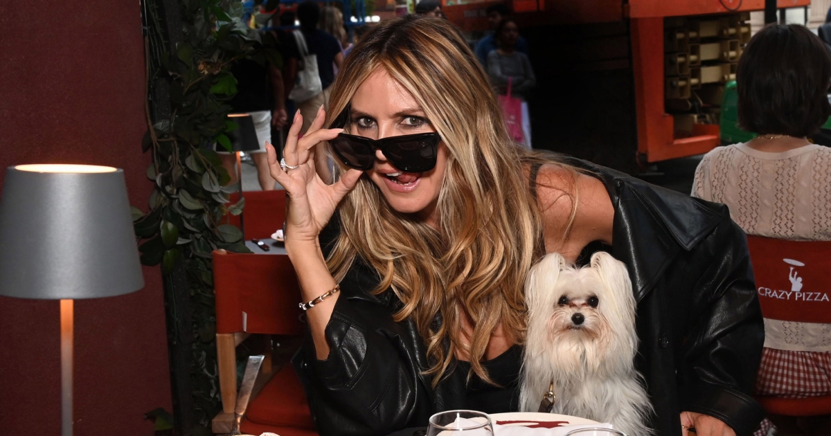 "Vruće je": Heidi Klum raspametila fanove fotkom u toplesu i tangama