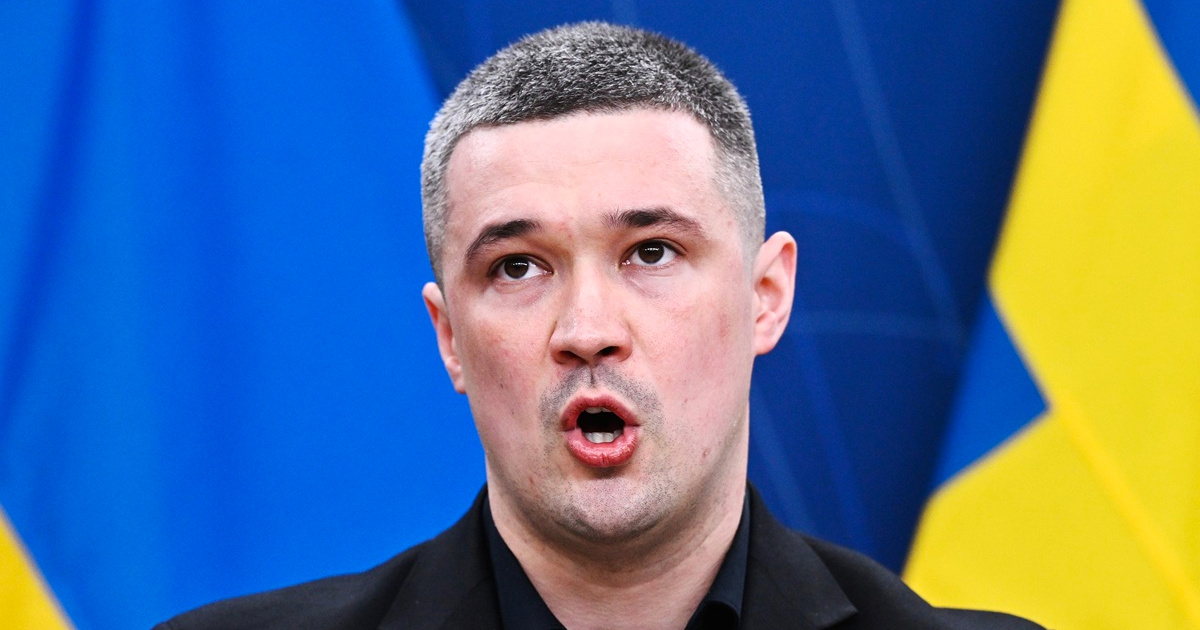 Smijenjeni ukrajinski ministar obrane nada se povratku na funkciju