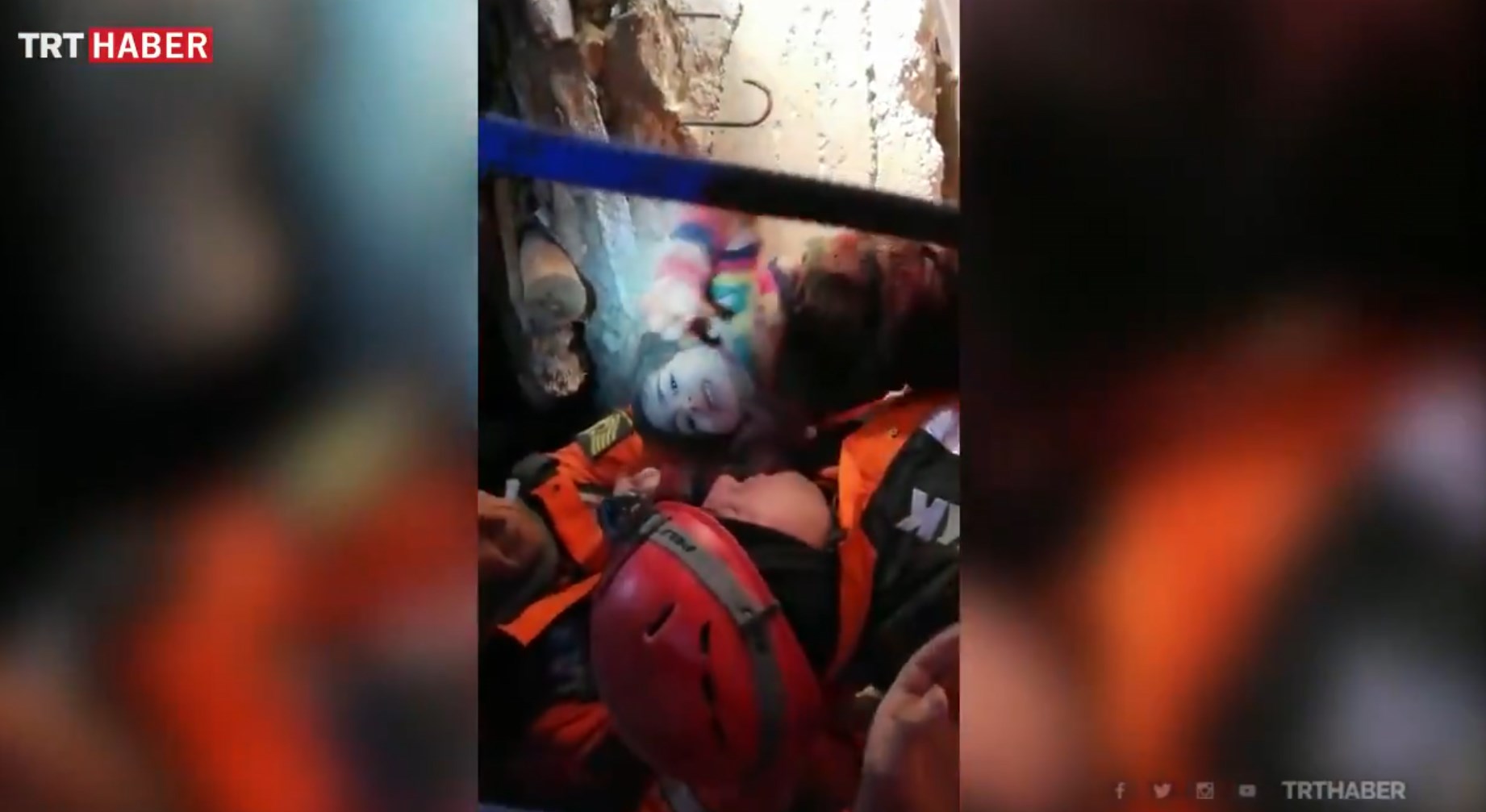 U potresu u Turskoj 29 mrtvih. Nakon 24 sata iz ruševina izvukli malu curicu