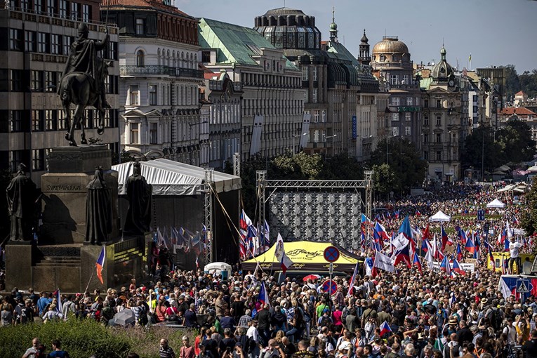 VIDEO 70.000 Čeha na ulicama zbog visokih cijena struje i plina, protiv vlade i EU