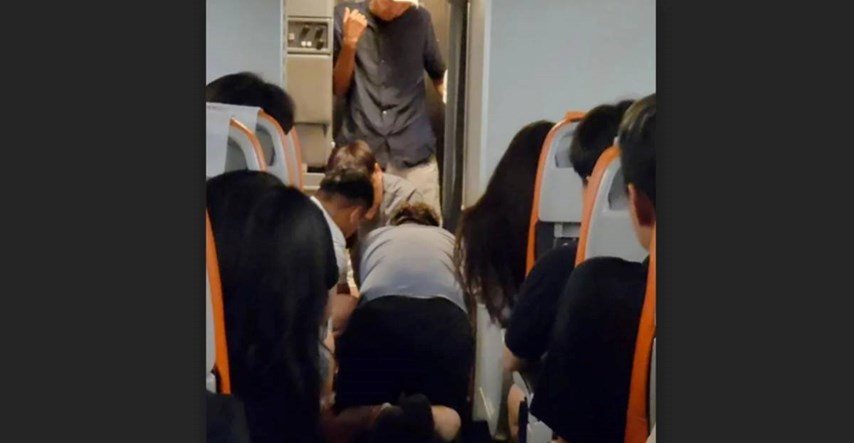 Južnokorejac pokušao otvoriti vrata aviona usred leta. Bio pozitivan na droge
