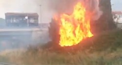 VIDEO Požar uz samu cestu kod Solina