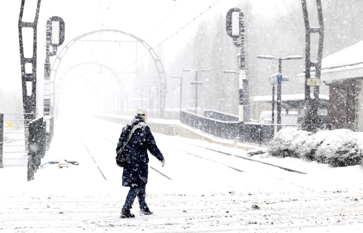 VIDEO I FOTO Snijeg i led okovali Europu, u Češkoj -30°C