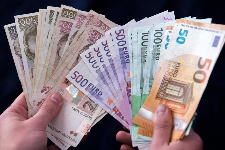 Uhićena dvojica, starice uvjerili da im zbog EU moraju promijeniti kune u eure