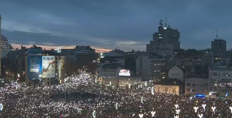 VIDEO I FOTO Deseci tisuća prosvjednika u Beogradu: "Beograd je opet svijet"