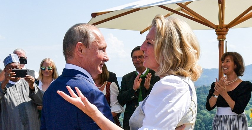 Bivša austrijska ministrica koja je plesala s Putinom seli se u Rusiju