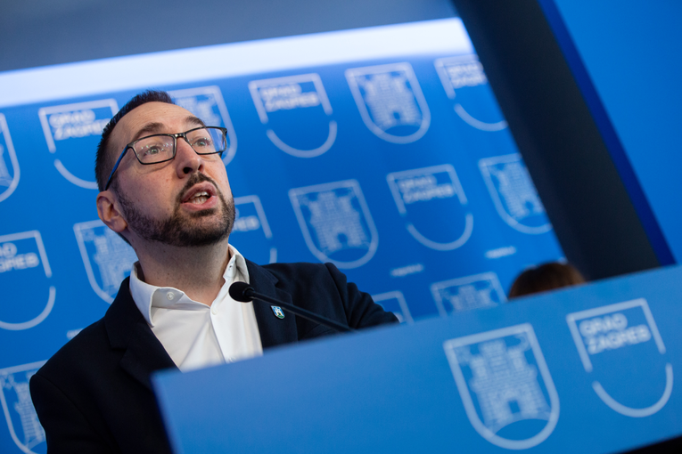 Tomašević HDZ-u: Spominjete jame na Savici samo da skrenete priču s Gospića