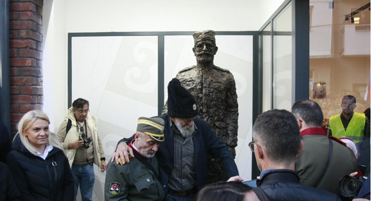 U Beogradu postavili spomenik četničkom vođi. Grlić Radman: Ovo je neprihvatljivo