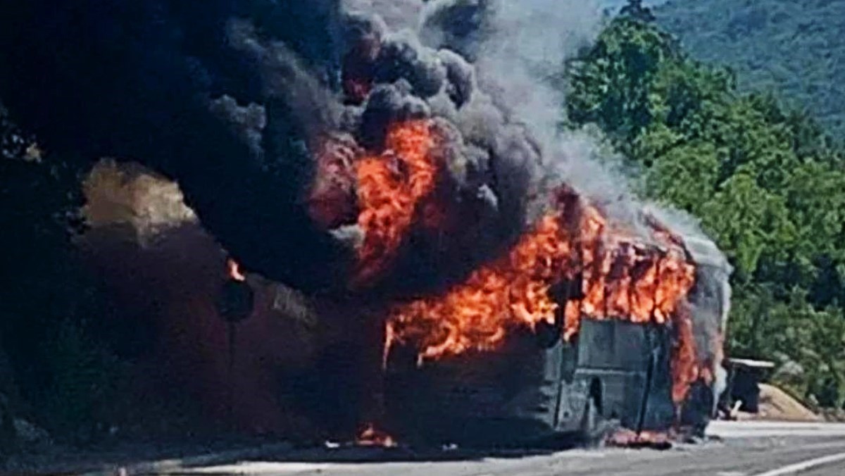 Planuo autobus pun djece kod Imotskog. Nitko nije ozlijeđen