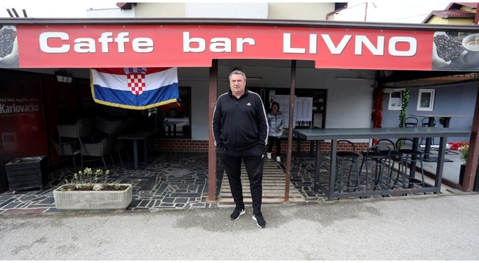 FOTO Gdje sve ljudi glasaju: U caffe baru Livno kod Dugog Sela, u raspaloj školi...