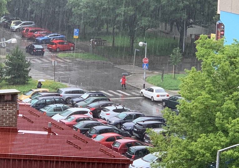 U Zagrebu već preko sat vremena pljušti kiša, to je tek početak