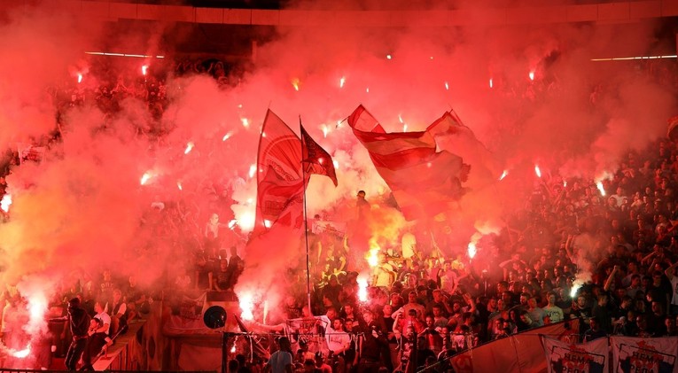 VIDEO Delije napale navijače Rangersa ispred hotela u Beogradu