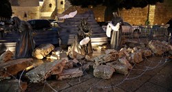 Betlehem čeka Božić bez drvca, umjesto jaslica ruševine i bodljikava žica