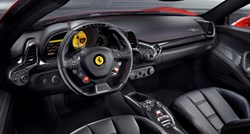 Na Ferrariju platio 10.000 USD popravak tipki u kabini. Zamijenio ga je Corvettom