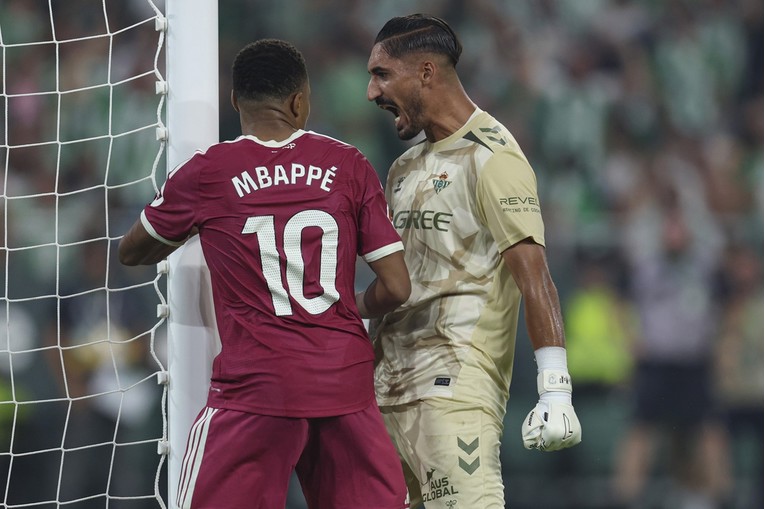 Obranio je penal Mbappeu. Nakon utakmice rekao kojim ga je riječima provocirao