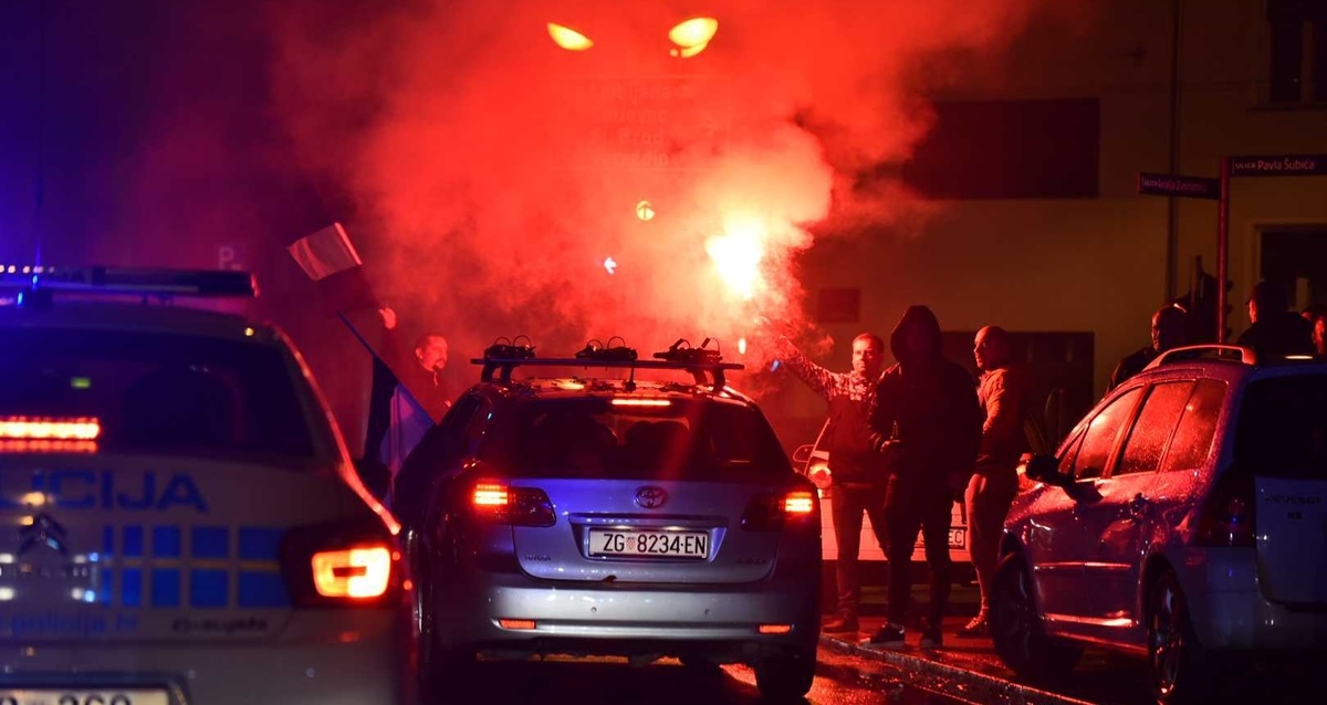 FOTO Boysi bakljadom i karuselom kroz Zagreb proslavili 35. rođendan