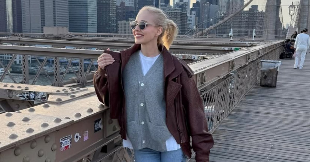 Rozga opet nosi istu skupu jaknu i tenisice koje obožavaju trendseterice