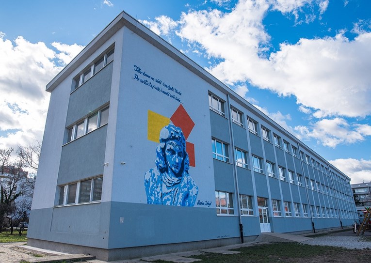 Na zagrebačkoj osnovnoj školi osvanuo mural Marina Držića i poseban citat