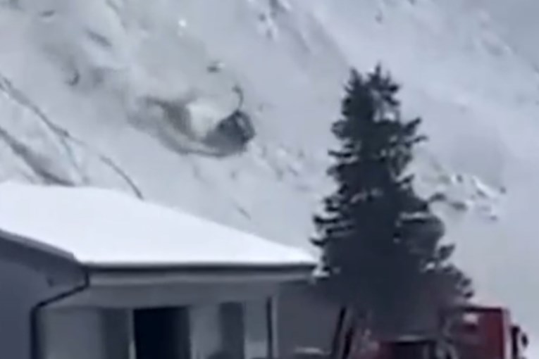 Gondola pala na skijalištu u Švicarskoj. Jedna osoba poginula