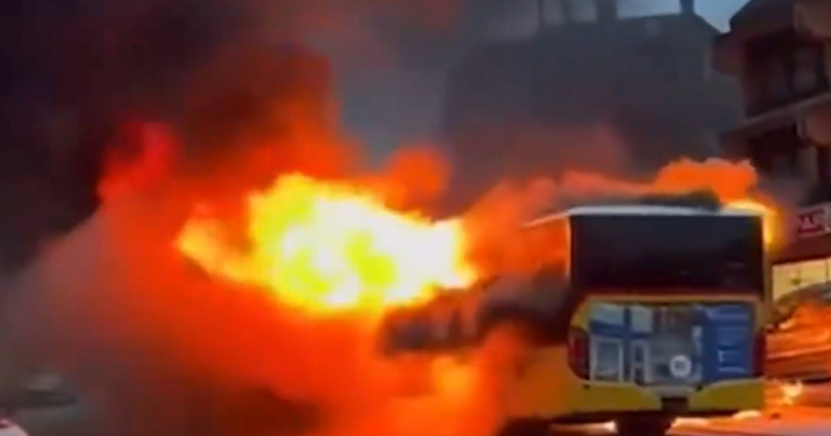 Šestero mrtvih u požaru autobusa u Švicarskoj. "Putnik se polio benzinom i zapalio"