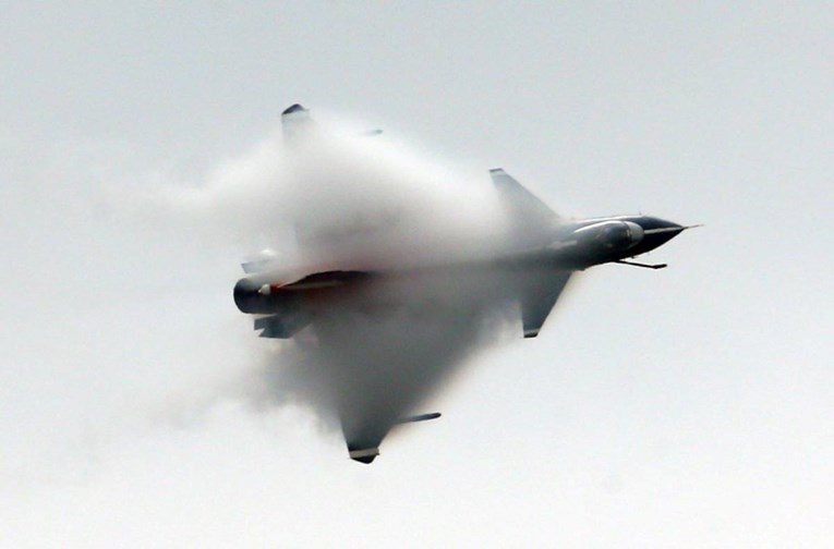 Kineski lovci nad Kašmirom oborili indijske Rafalee? "To mijenja ravnotežu moći"