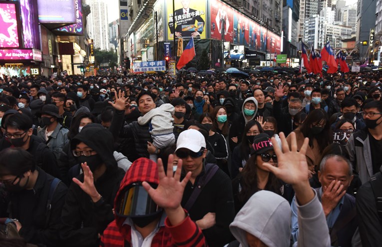 Prosvjedovalo više stotina tisuća ljudi u Hong Kongu, bilo je i nereda