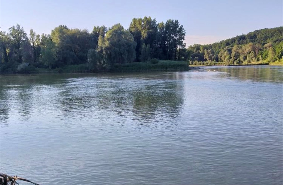 Prevrnuo se čamac na Dravi, petero uspjelo isplivati, šesti nije. U tijeku potraga