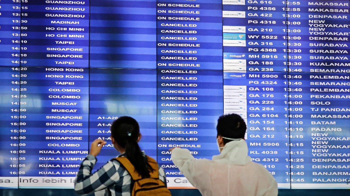 Prerušio se u svoju ženu i lažirao test prije leta avionom u Indoneziji