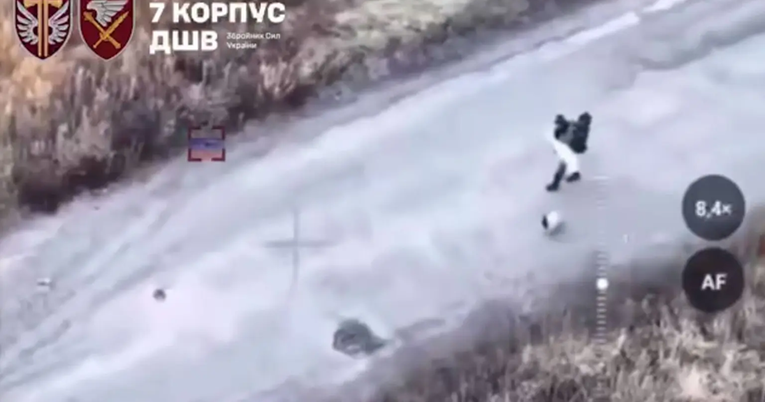 Ukrajinci objavili potresnu snimku. "Rusi su ubili dva nenaoružana civila i psa"