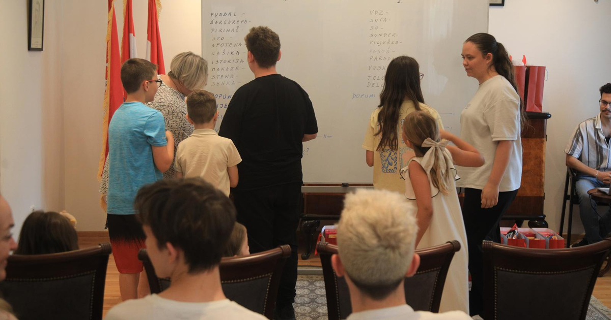 U Beogradu uručene svjedodžbe prvoj generaciji učenika na hrvatskom jeziku