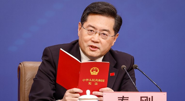 FT: Smijenjeni kineski šef diplomacije imao izvanbračnu aferu s TV voditeljicom