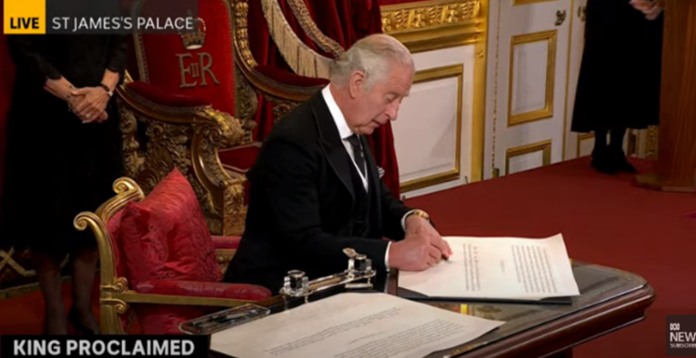 Novi kralj Charles je svom potpisu dodao slovo R. Evo što to znači