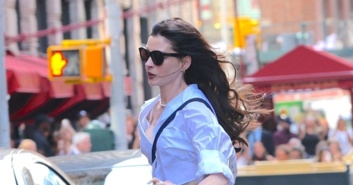 Anne Hathaway oduševila nas je u neobičnoj suknji