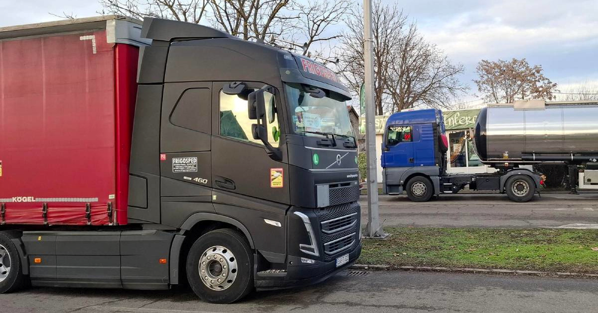 U Križevcima vozio neispravan kamion bez vozačke i pojasa, u vožnji bio i na mobitelu