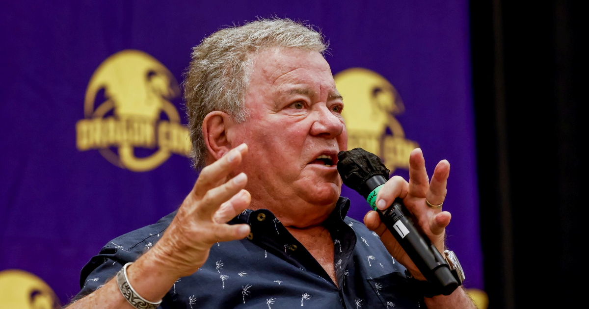 William Shatner proslavio 95. rođendan i otkrio da još puši: "Ne bacajte dobru cigaru"