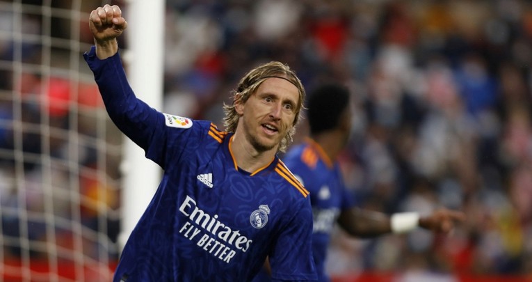 As: Modrić produljuje ugovor, ostaje u klubu do ljeta 2023.