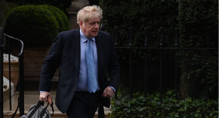 Johnsonov iznenadni odlazak iz parlamenta uzdrmao britanske konzervativce