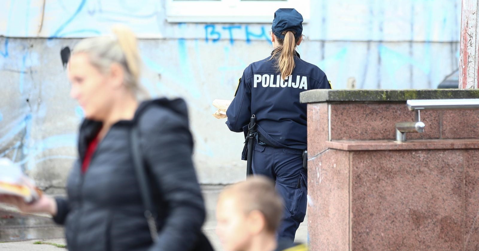 Policajci porodili Zagrepčanku, bebi odmotali oko vrata zapetljanu pupčanu vrpcu