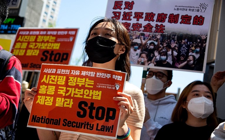 U Hong Kongu se prosvjeduje zbog zakona o himni, policija izašla na ulice