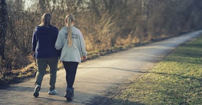Hodanje 30 minuta u određeno doba u danu može pomoći da brže smršavite