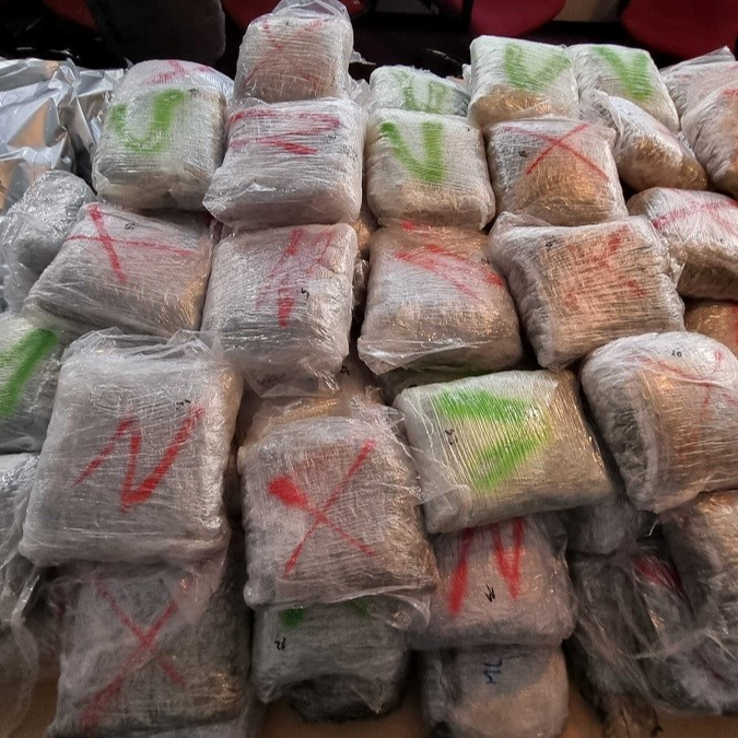 FOTO Ovo je hrpa droge koju je policija pronašla u vikendici u Zelini. 400 kila