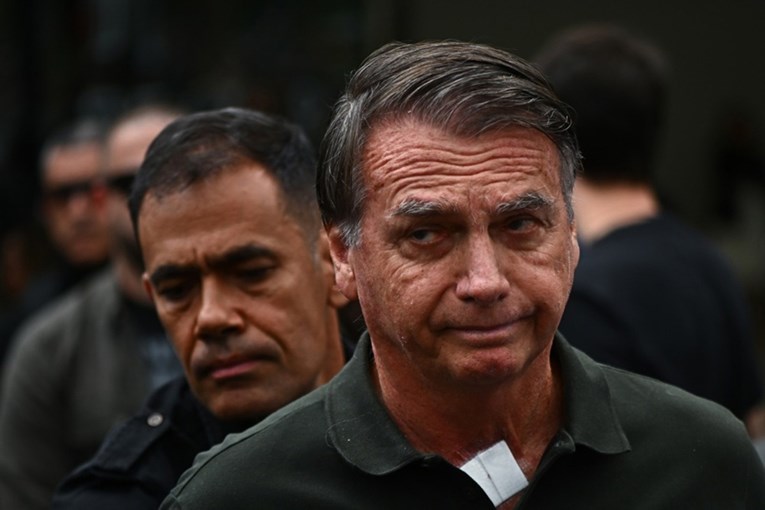 Bolsonaro kaže da je skinuo elektroničku nanogicu zbog "halucinacije" i "paranoje"