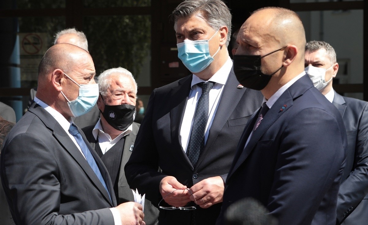 HDZ-ovci u Vukovaru napadali Penavu. Plenković: Original je uvijek bolji nego kopija