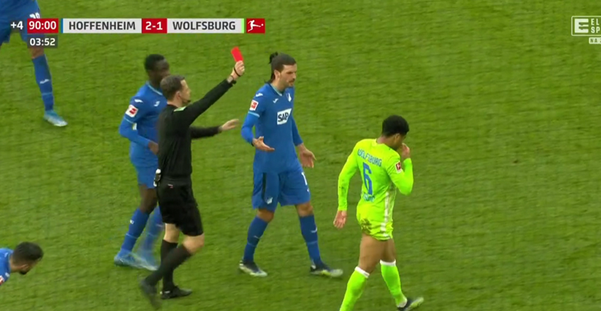 Igrač Wolfsburga brutalno srušio protivnika. Dobio je direktni crveni