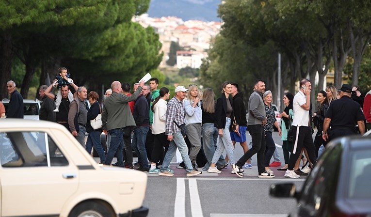 FOTO U Splitu prosvjedovali zbog ukidanja parkinga: "Tu će posaditi cvijeće"