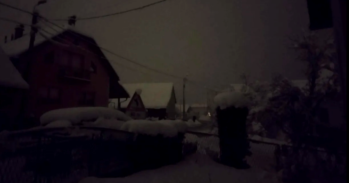 Snijeg stvara probleme na sjeveru, jedna županija satima bez struje