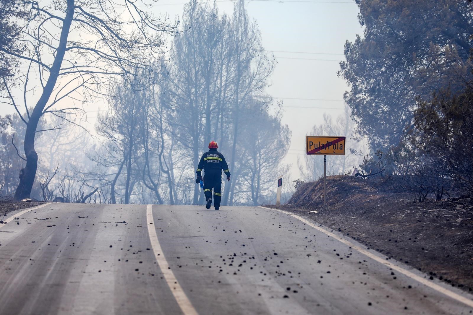 Pulski vatrogasci: Jedan od možda najvećih požara u gradu stavljen je pod kontrolu